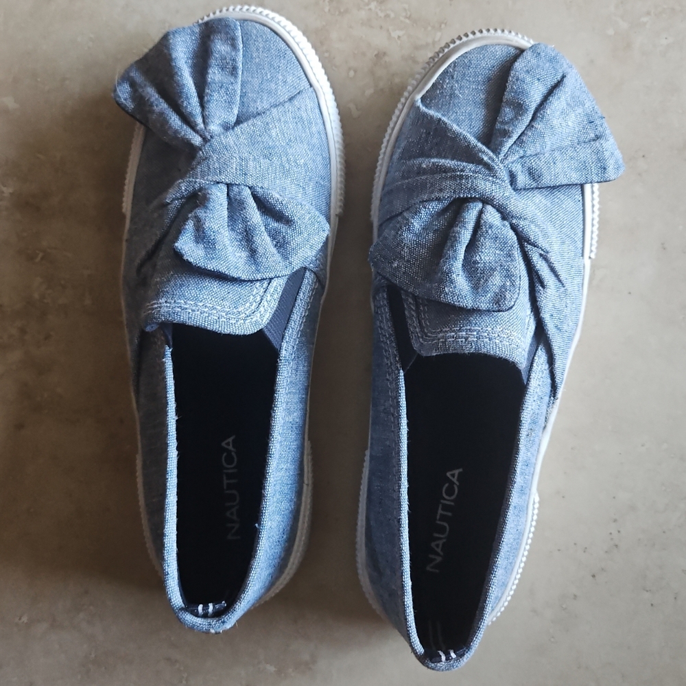 Nautica Bow shoes size 6